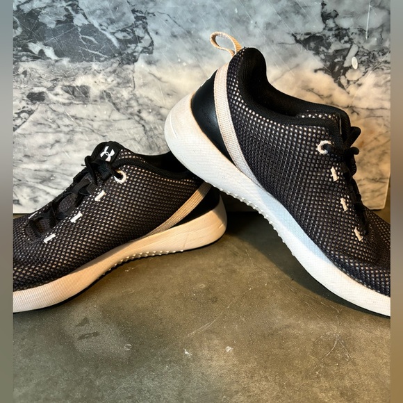 Under Armour UA Squad 2 Athletic Shoes White And Black Size Women’s 8.5 - Picture 8 of 12